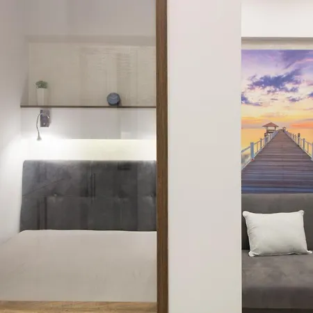 Apartment G.douglas Diamond *