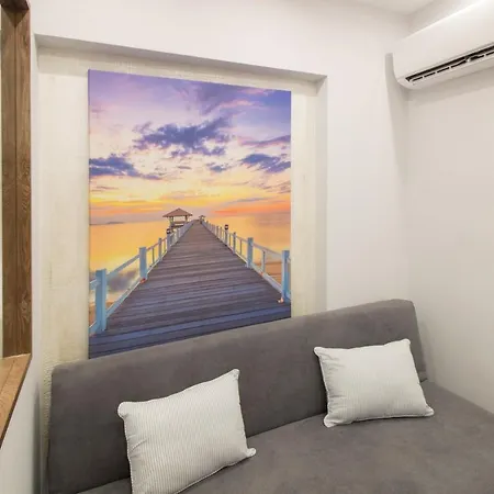 G.douglas Diamond Apartment
